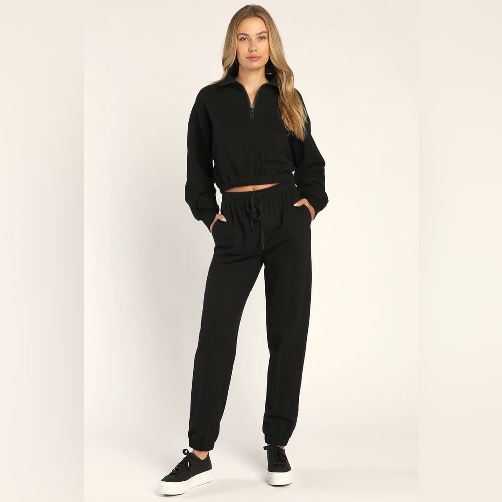 Keep Things Comfy Black Half-Zip Cropped Pullover Sweatshirt and Jogger Set 🖤